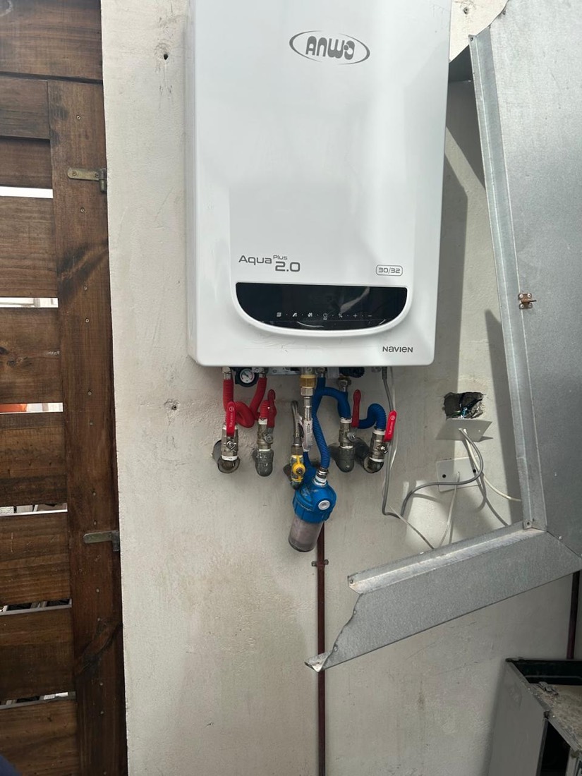 Caldera ANWO Navien Aqua Plus 2.0 instalada por CYS en una vivienda de Serena Golf, La Serena