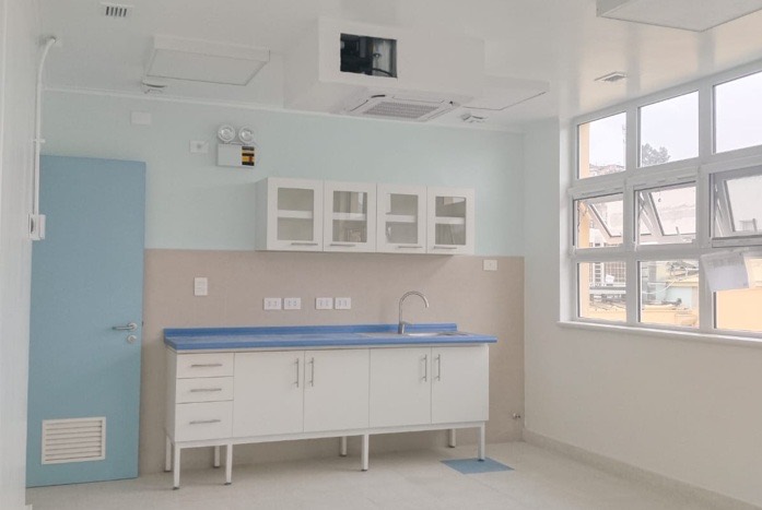 Sala terminada del Centro de Salud Mental de Ovalle, obra ejecutada por CYS