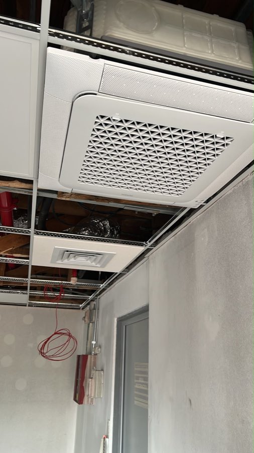 Cassette de cuatro vías instalado por CYS en las oficinas de Procter & Gamble en Santiago